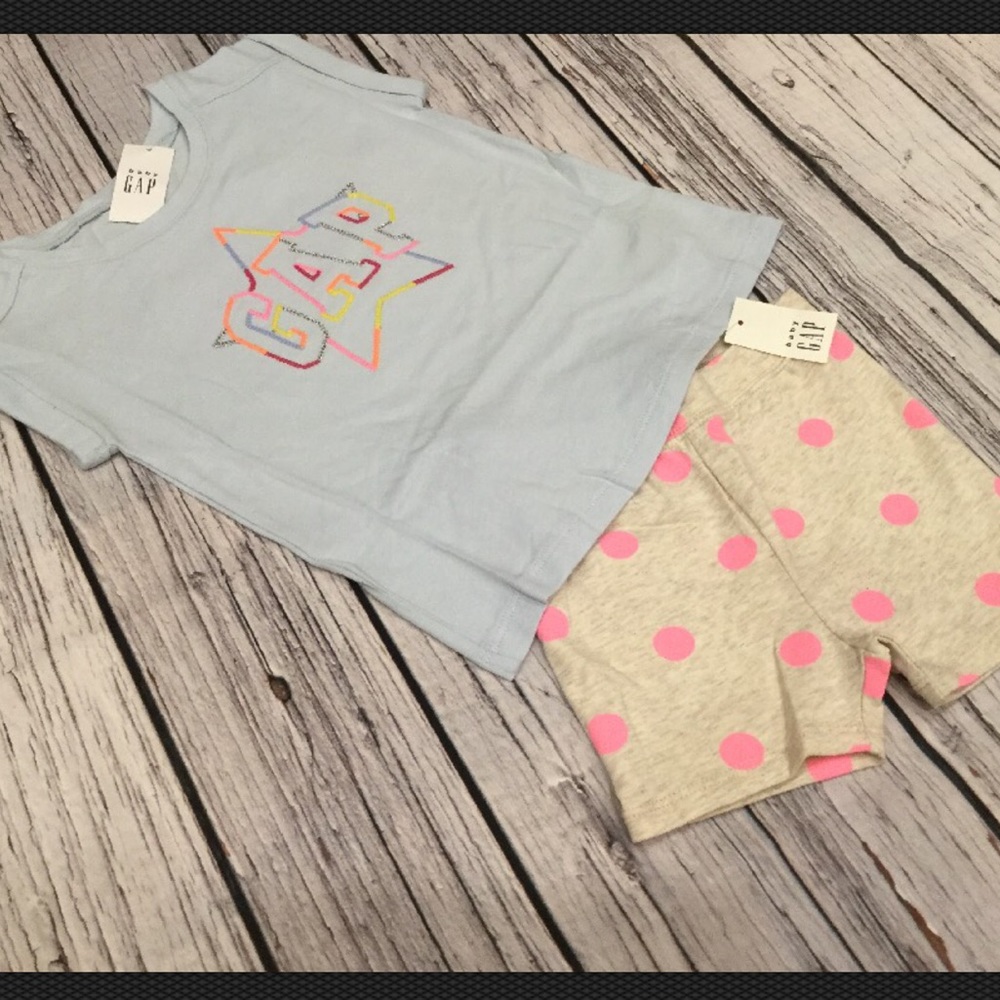 Baby Gap Girls 18-24 months Star Shirt & Polka Dot Shorts - Picture 2 of 3